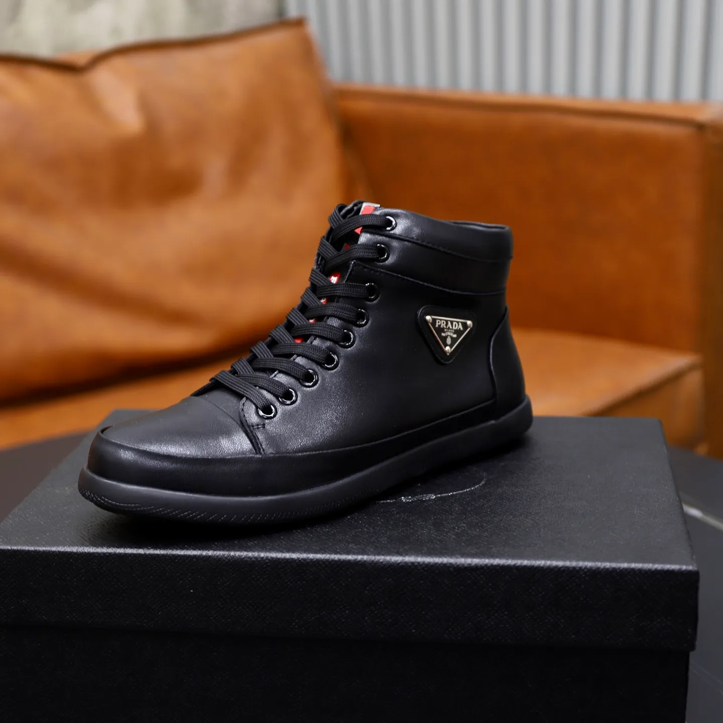 Ex-factory price: 480💰🙅‍♂️🙅‍♂️🙅‍♂️ Brand: PRADA Standard code: 38-44 (45 customized) Grade: Same as the official website Material: Original high-end leather splicing surface Comfortable and breathable sheepskin lining Lightweight, soft and wear-resistant outsole Style category: Men's fashion casual shoes Sports shoes Distinguished luxury brand elements Top luxury Color: actual picture color